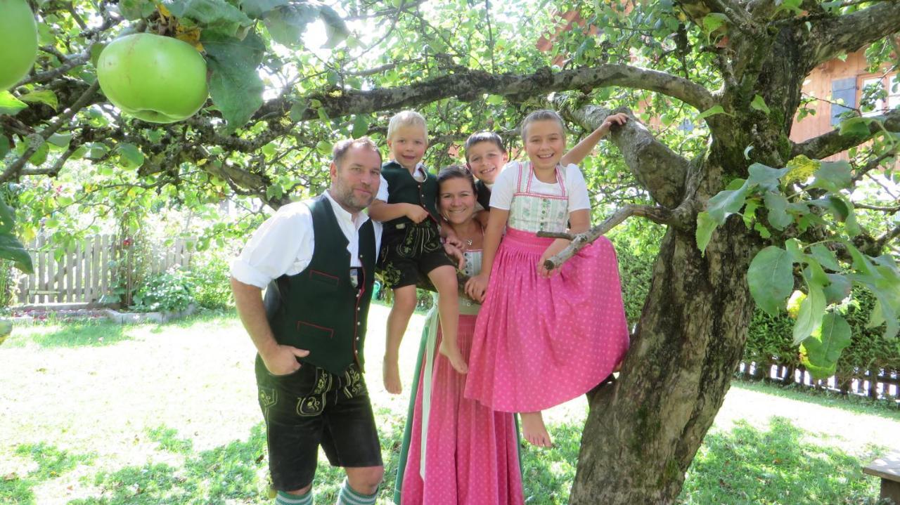 Landhaus Familie Doll Ferienwohnung Emerde Bichl Bagian luar foto