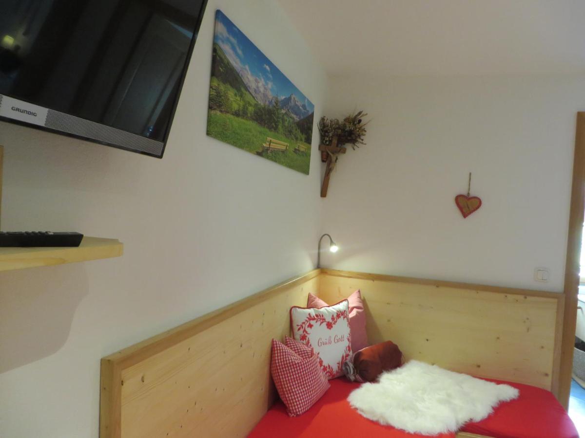 Landhaus Familie Doll Ferienwohnung Emerde Bichl Bagian luar foto